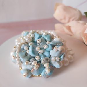 Eleganza Marina Raffinata: Bracciale con Perle e Larimar