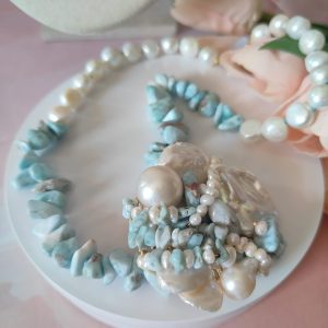 Eleganza Naturale del Mare – Collier con Larimar e Perle