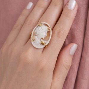 Anello Con Cammeo Sardonico Inciso A Mano In Argento Dorato