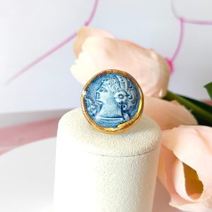 Anello Ceramica Blu Caltagirone con Montatura in Ottone Dorato