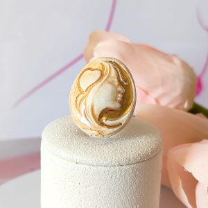 Anello in Ceramica di Caltagirone con Finiture Dorate e Stile Liberty