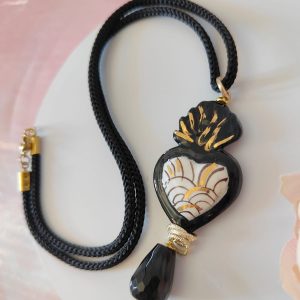 Collana Cuore Sacro Nero in Ceramica Dipinta