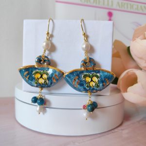 Orecchini Coffa Blu Con Apatite, Perle E Cristalli