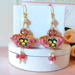 Orecchini Siciliani Rosa Con Giada E Perle Naturali