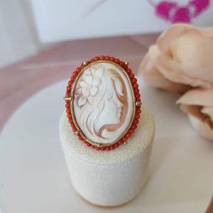 Anello Cammeo E Corallo Con Montatura Regolabile
