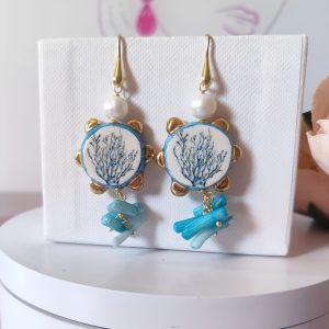 Orecchini Tamburello Corallo Azzurro Con Perla E Ceramica