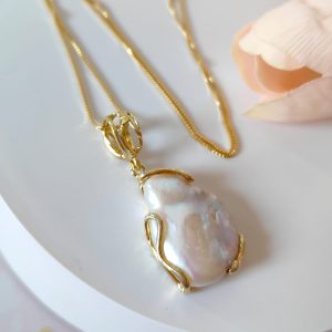 Collana Perla Barocca Naturale Con Montatura Dorata