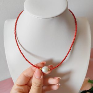 Girocollo Corallo E Perla Con Chiusura In Argento Dorato