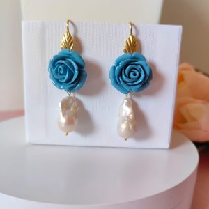 Orecchini Rosa Perla Con Resina Blu E Perla Barocca