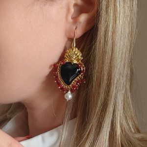 Orecchini Sacro Cuore Con Agata Bordeaux E Perla Barocca