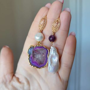 Orecchini Drusa Viola E Perla: Eleganza Artigianale Dorata