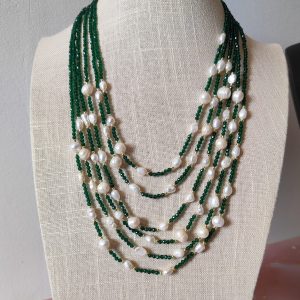 Collana Cristalli Verdi E Perle Con Chiusura In Madreperla