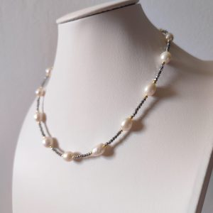 Girocollo Ematite Argento E Perle – Eleganza Contemporanea