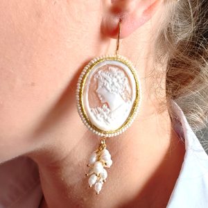 Orecchini Cammeo E Perle Barocche Incise A Mano