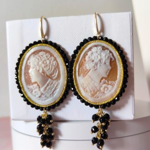 Orecchini Cammeo E Onice Nero Inciso A Mano