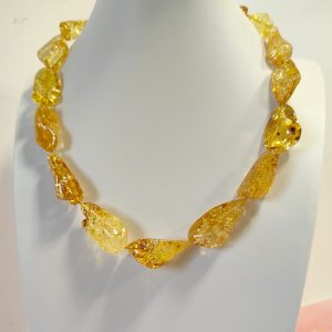 Collana Ambra Chiara Con Chiusura A Vite