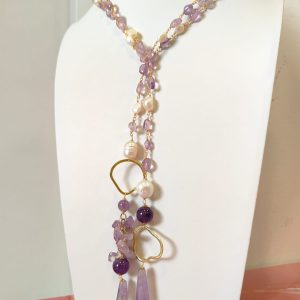 Collana Lariat Ametista Lavanda – Perle Naturali e Dettagli Dorati