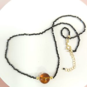 Girocollo Ambra E Spinello Nero – Modello Minimal