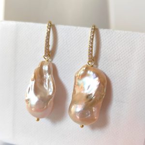 Orecchini Perle Rosate Luxe Con Monachella Dorata E Zirconi