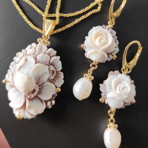 Cammeo Fiore Sfioccato – Coordinato In Argento Placcato Oro