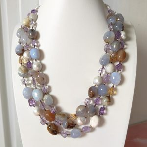 Collana Pietre Harmony Luxe – Multifilo Con Calcedonio e Ametista