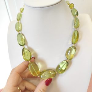 Collana Sassi Ambra Verde Artigianale Elegante