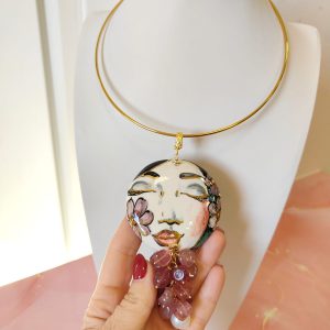 Collana Volto E Quarzo Fragola Dipinta A Mano Elegante