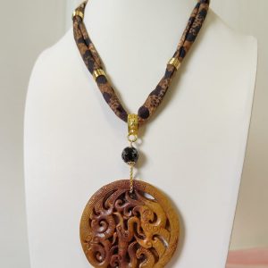 Collana Animalier E Mandala Con Giada Antica