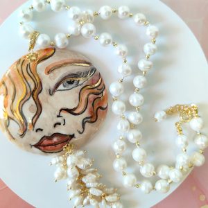 Collana Perle E Ceramica Dipinta Con Volto Donna