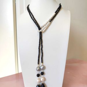 Collana Lunga Onice E Perle – Eleganza Senza Chiusura
