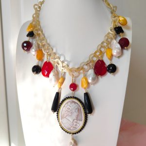 Collana Cammeo Inciso E Ambra Dal Fascino Senza Tempo