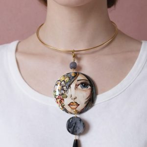 Collana Con Ciondolo Volto Donna In Ceramica Dipinta A Mano