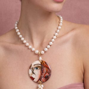 Collana Perle E Volto In Ceramica Dal Fascino Artistico