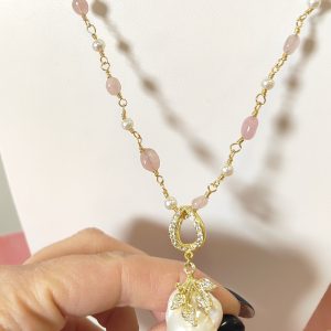 Collana Quarzo Rosa Barocca – Eleganza Dorata e Delicata