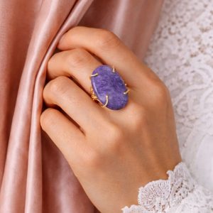 Anello Charoite Viola – Gioiello Artigianale Energico E Raffinato