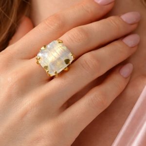 Anello Regolabile Con Labradorite Bianca Dai Riflessi Iridescenti