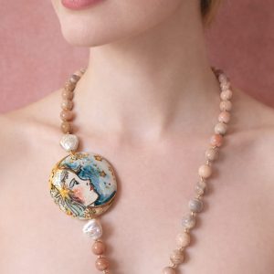 Collana Con Volto E Pietra Di Luna - Eleganza Artistica