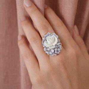 Anello Cammeo Fiore Scolpito In Conchiglia Naturale