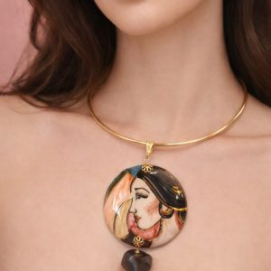 Girocollo Rigido Con Volto Dipinto – Pezzo Unico Artigianale