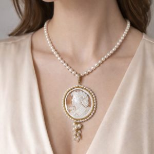 Ciondolo Cammeo Conchiglia Sardonica Tra Eleganza E Tradizione