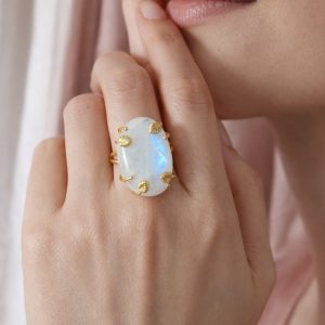 Anello Labradorite Bianca – Riflessi Lunari da Indossare