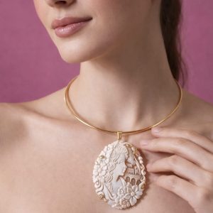 Cammeo Sardonico Inciso A Mano – Collana Rigida Artistica