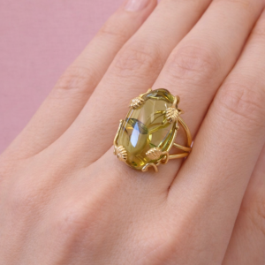 Anello Ambra Verde Naturale – Design Luminoso