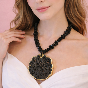 Collana Agata Nera Con Mandala – Gioiello Con Giada Intagliata