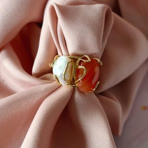 Anello Corniola E Perla Naturale In Ottone Dorato