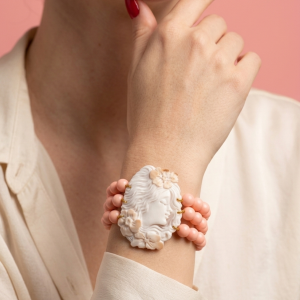 Bracciale Cammeo Rosa Con Corallo Rosa E Cammeo Sardonico