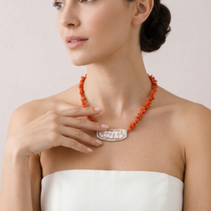 Collana Corallo Naturale con Cammeo Floreale Inciso a Mano