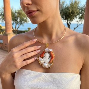 Ciondolo Cammeo Corallo E Perle Realizzato A Mano
