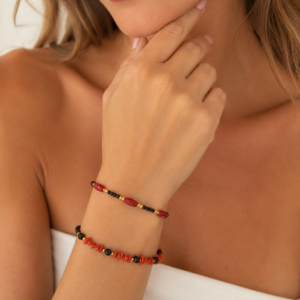 Bracciale Corallo e Zirconi Neri dal Design Minimal