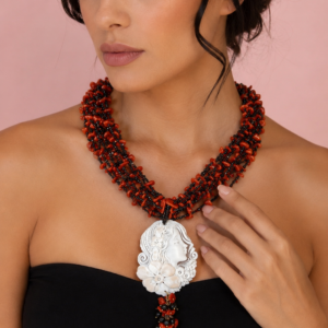 Collana Cammeo e Corallo con Zirconi Neri - Eleganza Multifilo